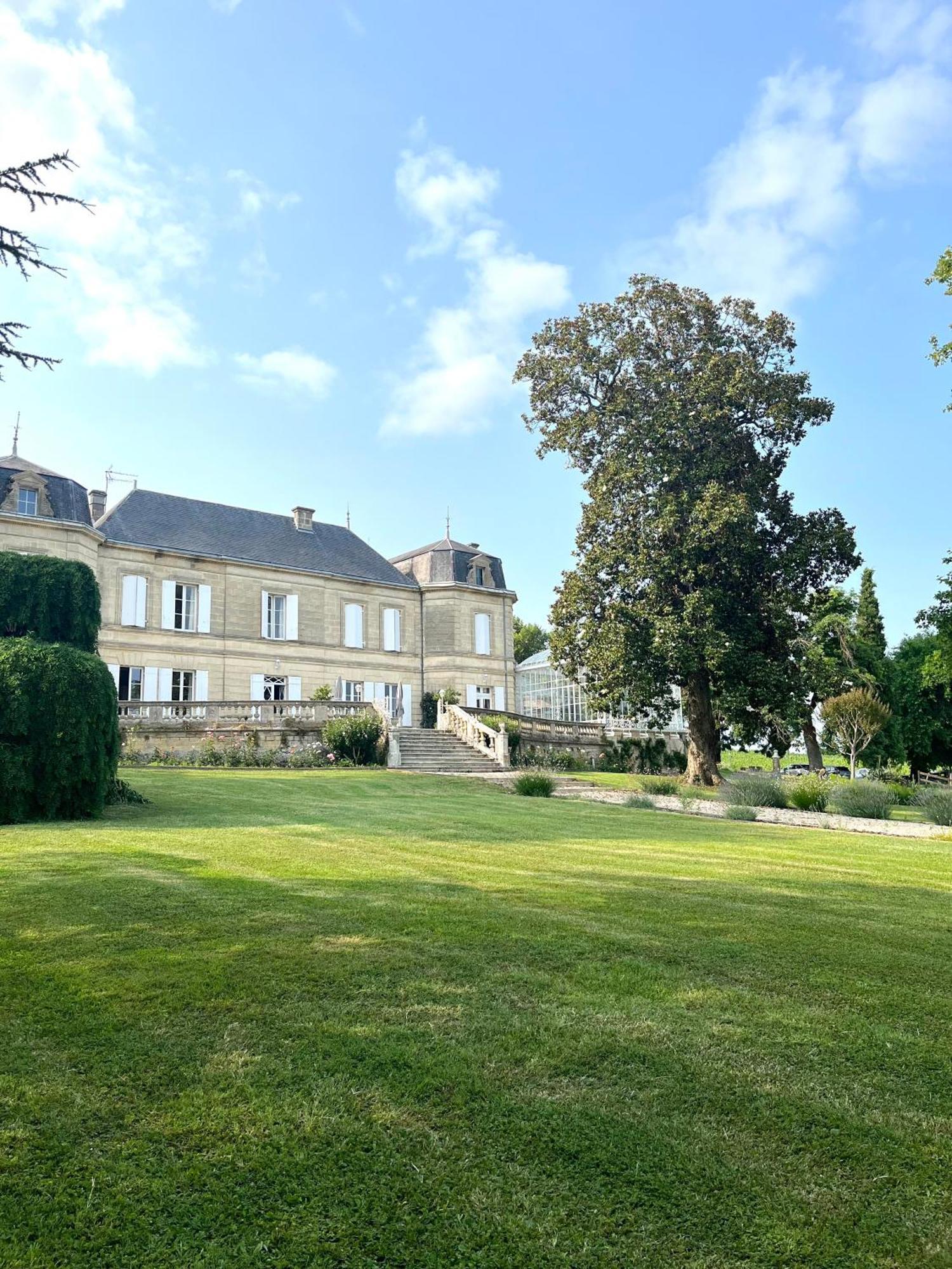 Chateau Carbonneau Pessac-sur-Dordogne Exteriör bild