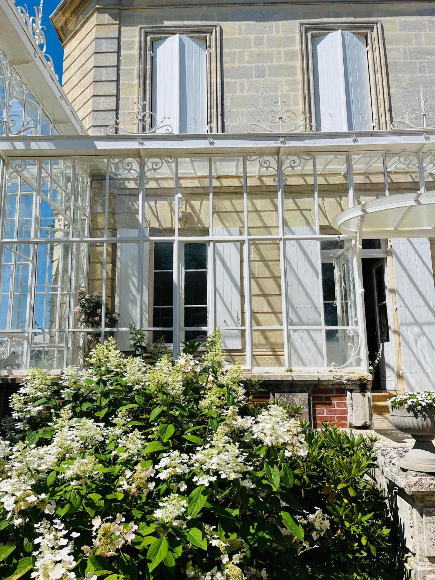 Chateau Carbonneau Pessac-sur-Dordogne Exteriör bild