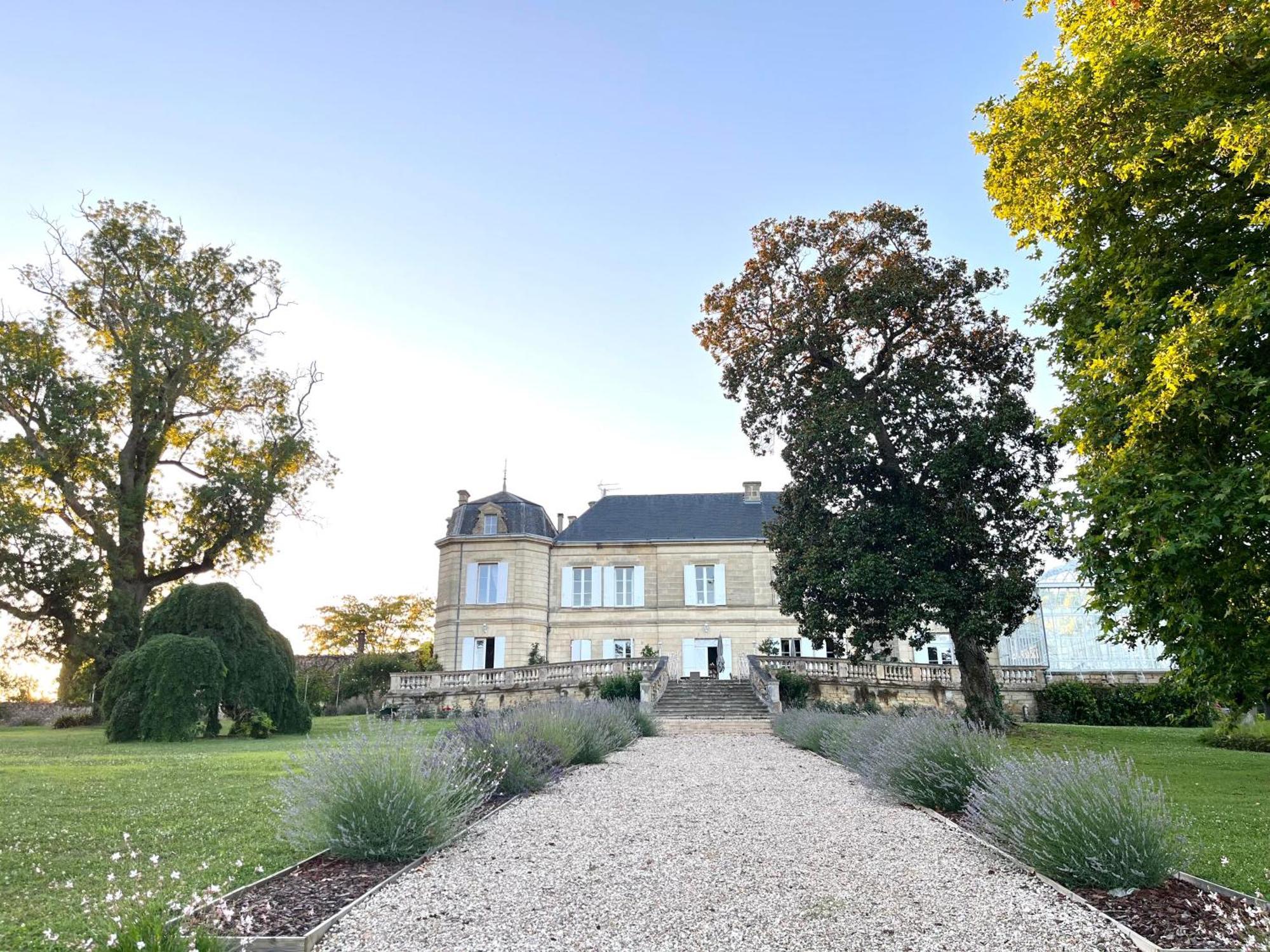 Chateau Carbonneau Pessac-sur-Dordogne Exteriör bild