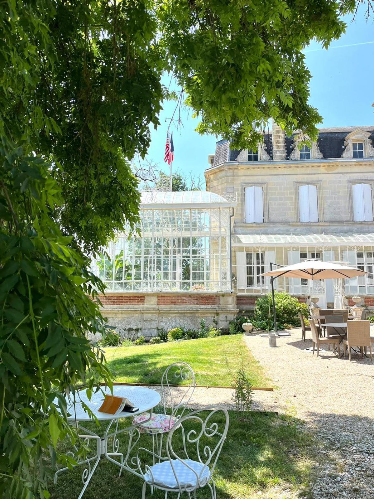 Chateau Carbonneau Pessac-sur-Dordogne Exteriör bild